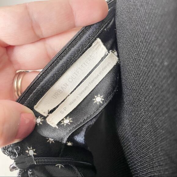 URBAN OUTFITTERS Sun Print Satin Off The Shoulder Top Size Small - Picture 4 of 7